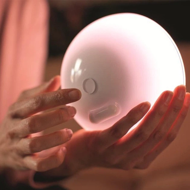 Умный портативный LED светильник Philips Hue Go V2 White and Color