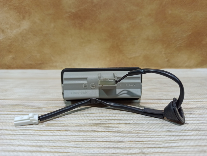 Ручка кнопка открытия крышки багажника EZC-FR-000 Форд (Ford) С-Макс ...