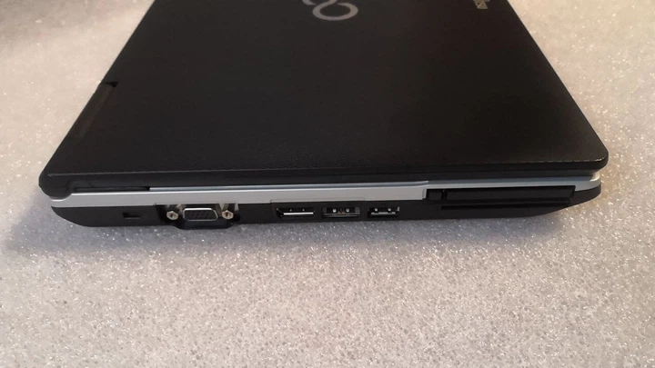 Ноутбук Fujitsu Lifebook S751 / 14" TN / Core i3-2310M (2(4) ядра по 2.1GHz) / 4GB DDR3 / 320GB HDD / HD Graphics 3000 / WebCam / DVD-ROM б/у - Фото 4 Ноутбук Fujitsu Lifebook S751 / 14" TN / Core i3-2310M (2(4) ядра по 2.1GHz) / 4GB DDR3 / 320GB HDD / HD Graphics 3000 / WebCam / DVD-ROM б/у - изображение 4