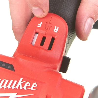Дискова пила Milwaukee M12 FCOT, 76мм (без АКБ та ЗП) (4933464618) - Фото 8 Дискова пила Milwaukee M12 FCOT, 76мм (без АКБ та ЗП) (4933464618) - зображення 8