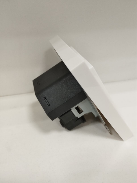 Розетка електрична з заземленням та двома портами USB Б/В - Фото 4 Розетка електрична з заземленням та двома портами USB Б/В - изображение 4