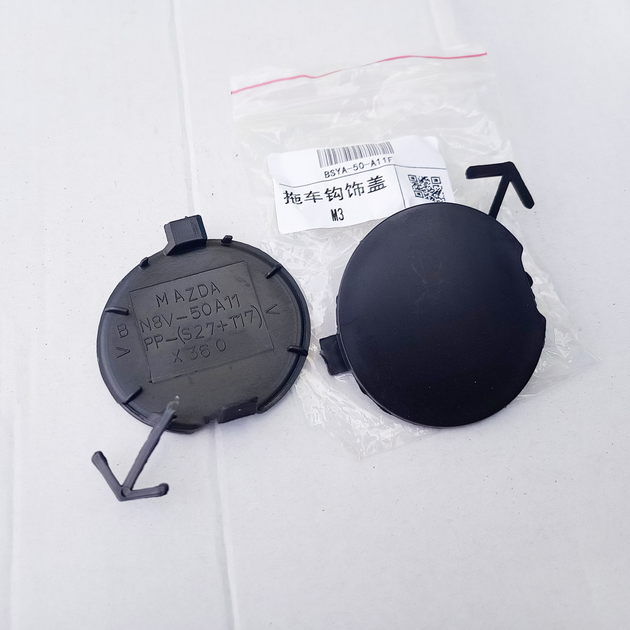 Заглушка крюка Mazda 3 2004-2008 BK переднего бампера (BSYA-50-A11) - изображение 1