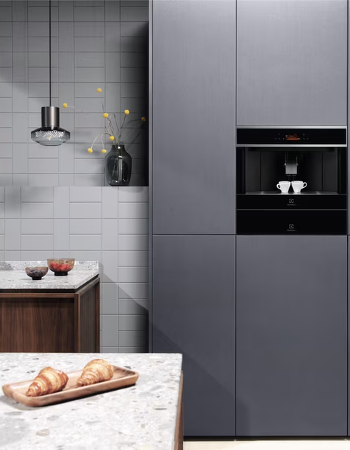 Кавомашина вбудована Electrolux 900 Coffee Machine EBC85X - зображення 10