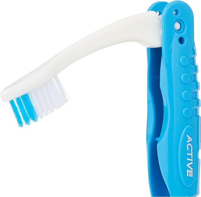 Набір дорожніх зубних щіток Beauty Formulas Voyager Active Oral Care Folding Travel Toothbrushes Medium 2 шт (5012251011969) - зображення 2