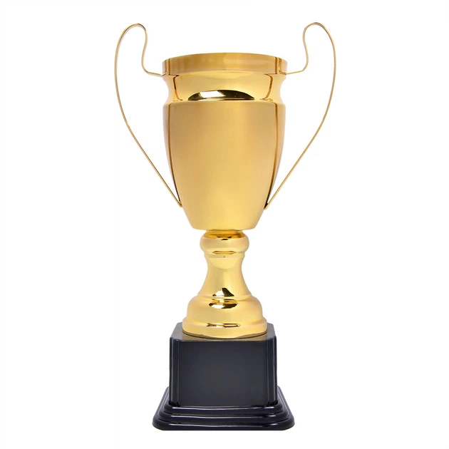 Комплект из трех спортивных кубков Champion, золото (48 см, 42 см, 36 см) - Фото 2 Комплект из трех спортивных кубков Champion, золото (48 см, 42 см, 36 см) - изображение 2