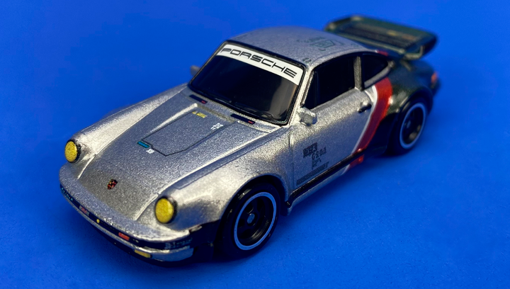 Машинка Premium Hot Wheels Cyberpunk 2077 Porsche 911 Turbo (930) 2022 1:64 HCP04 Black Grey 1шт - изображение 3