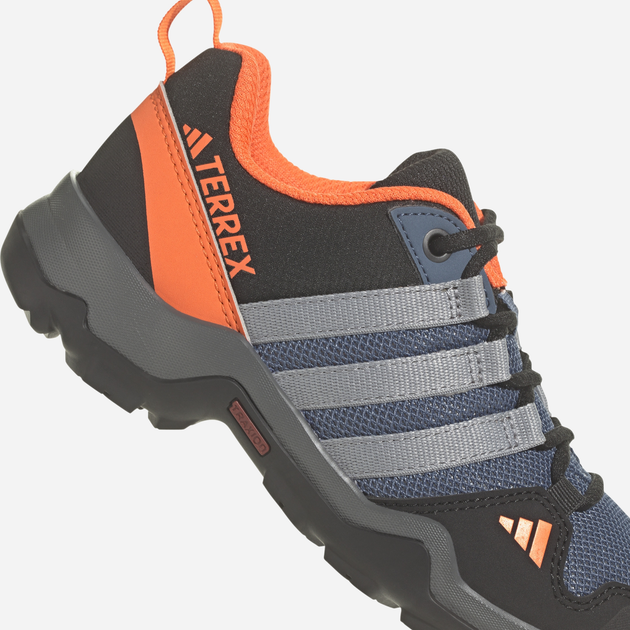 Підліткові трекінгові кросівки для хлопчика Adidas Terrex AX2R K IF5702 37 (4.5UK) Чорні з синім і помаранчевим (4066761665335) - зображення 16