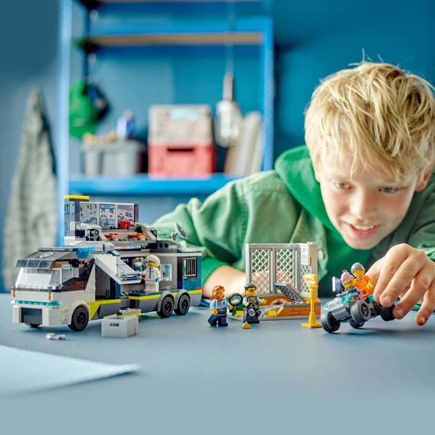 Конструктор LEGO City Пересувна поліцейська криміналістична лабораторія 674 деталей (60418) - зображення 5