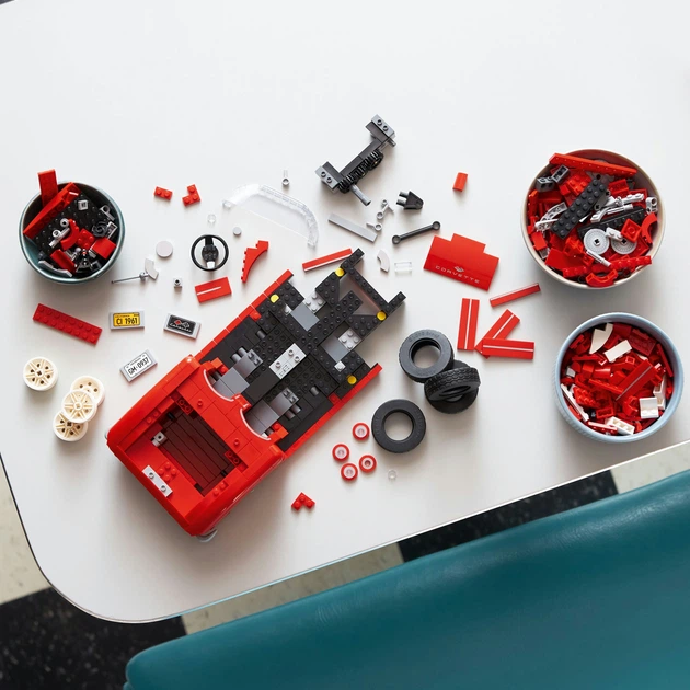 Zestaw klocków LEGO Icons Corvette 1210 elementów (10321) - obraz 9