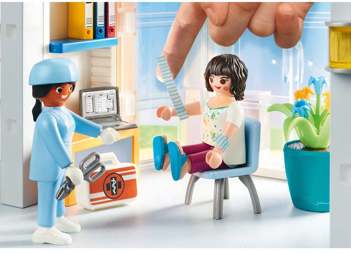 Zestaw figurek do zabawy Playmobil City Life Furnished Hospital Wing (4008789701916) - obraz 4