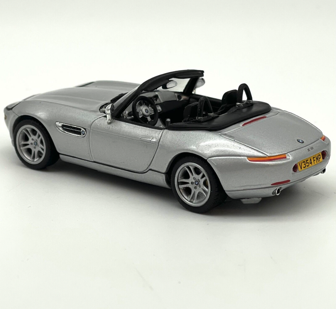 Модель автомобіля BMW Z8 Roadster (E52) Silver - James Bond 007, Scale 1:43 - Фото 3 Модель автомобіля BMW Z8 Roadster (E52) Silver - James Bond 007, Scale 1:43 - изображение 3