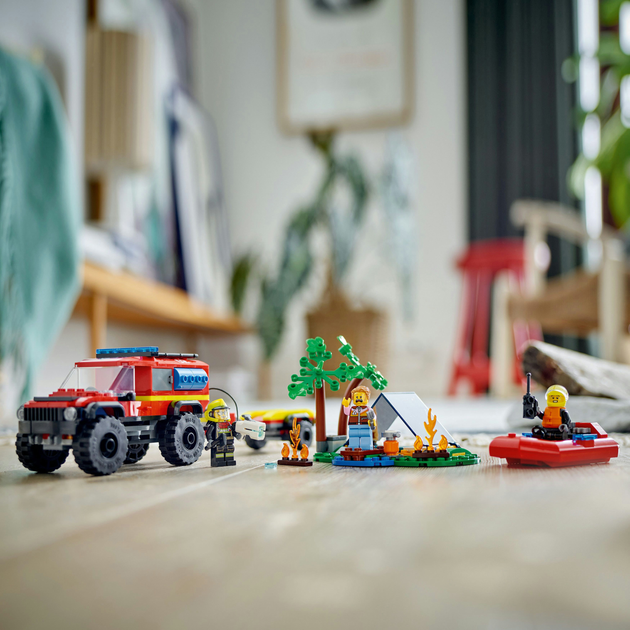 Zestaw klocków LEGO City Terenowy wóz strażacki z łodzią ratunkową 301 element (60412) - obraz 4
