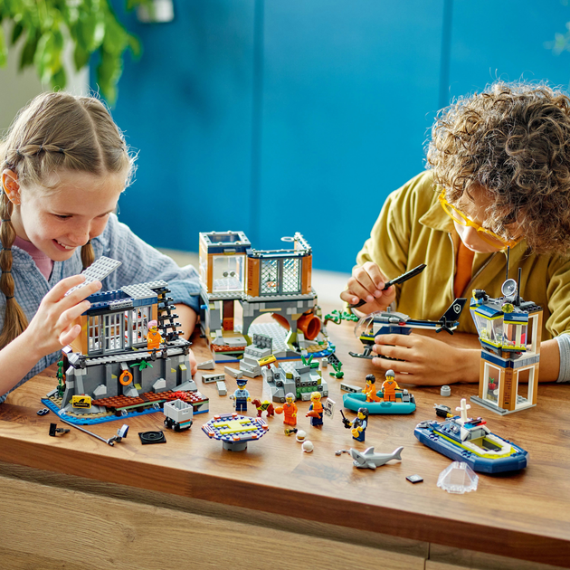 Zestaw klocków LEGO City Policja z Więziennej Wyspy 980 elementów (60419) - obraz 6