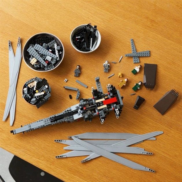 Zestaw klocków LEGO Icons Diuna — Atreides Royal Ornithopter 1369 elementów (10327) - obraz 4