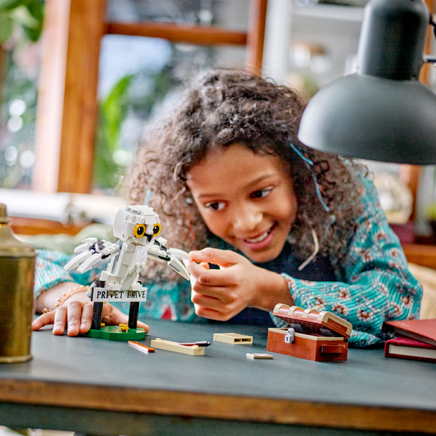 Конструктор LEGO Harry Potter Хедвіг на Privet Drive 4 337 деталей (76425) - зображення 7