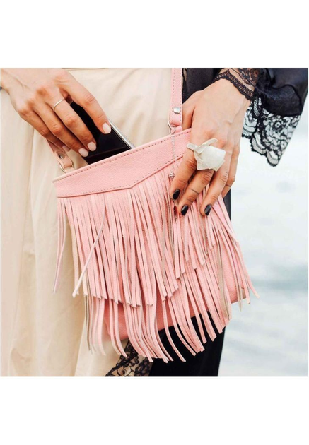 Кожаная женская сумка с бахромой мини-кроссбоди розовая - изображение 2
