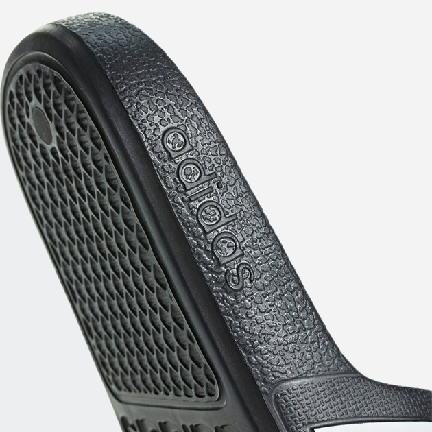 Klapki chłopięce basenowe adidas Adilette Aqua K F35556 28 Czarne (4059808212968) - obraz 8