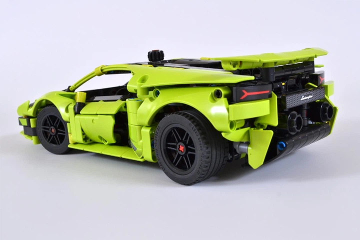 Конструктор LEGO Technic Lamborghini Huracán Tecnica 806 деталей