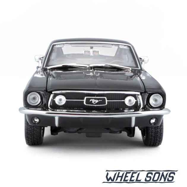 マイスト　1/18 1967 Ford Mustang GTA Fastback Maisto 1:18 Ford Mustang GTA Fastback Year 1967 black 31166Z model