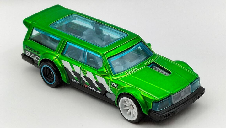 Машинка Базова Hot Wheels Volvo 240 Drift Wagon Super