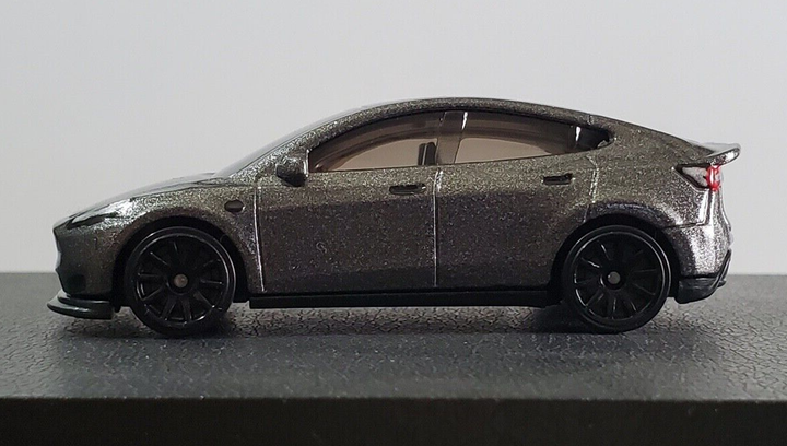 Машинка Базовая Hot Wheels Tesla Model Y Green Speed 1:64 HKK20 Metallic Silver 1шт - изображение 5