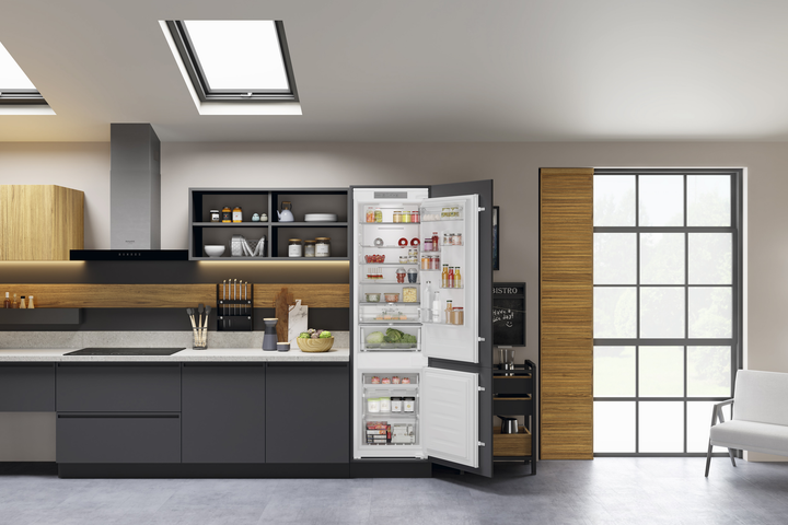 Вбудований холодильник Hotpoint Ariston HAC20 T321 - зображення 9