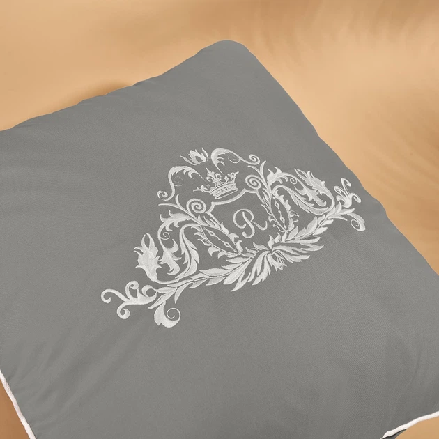 Подушка декоративна IDEIA Royal з вишивкою 45х45 см Сіра (2200004085463) - Фото 4 Подушка декоративна IDEIA Royal з вишивкою 45х45 см Сіра (2200004085463) - зображення 4