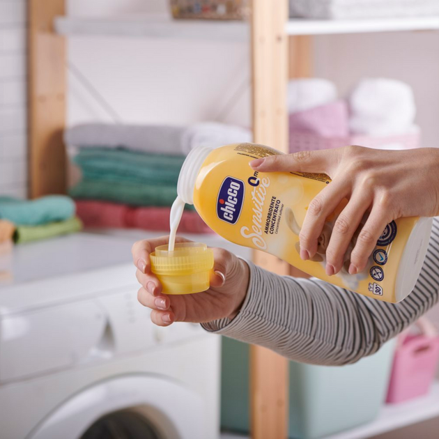 Ополіскувач-пом'якшувач тканин для дитячої білизни 0+ Chicco Sensitive Tender Touch 750мл 30прань - зображення 2