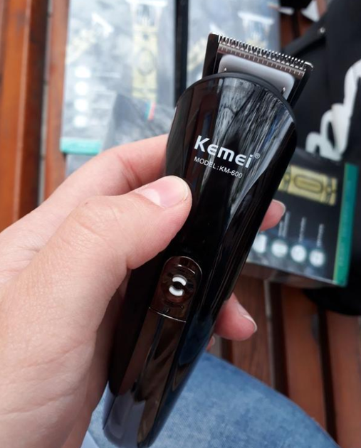 Акумуляторна професійна машинка для стрижки волосся Kemei km-600 Бритва-тример 11 насадок Нержавіюча сталь - зображення 10