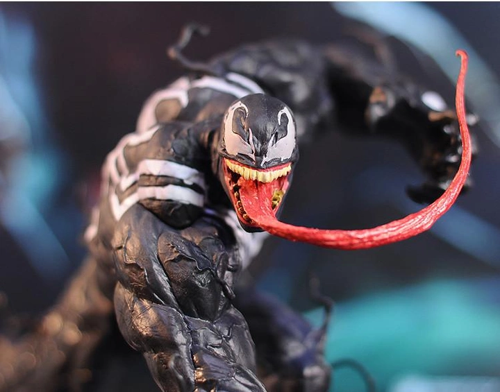 Статуэтка (фигурка) Venom с языком 14 см из ПВХ пластика на подставке - Фото 2 Статуэтка (фигурка) Venom с языком 14 см из ПВХ пластика на подставке - изображение 2