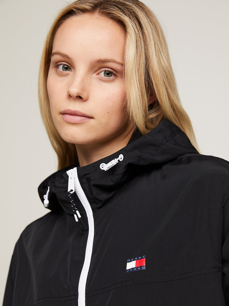 Kurtka wiatrówka damska z kapturem Tommy Jeans DW0DW17747-BDS S Czarna (8720646645961) - obraz 4