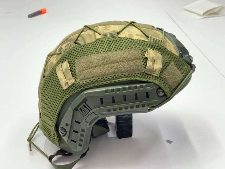 Кавер на каску фаст размер XL шлем маскировочный чехол на каску Fast цвет пиксель ЗСУ - изображение 1
