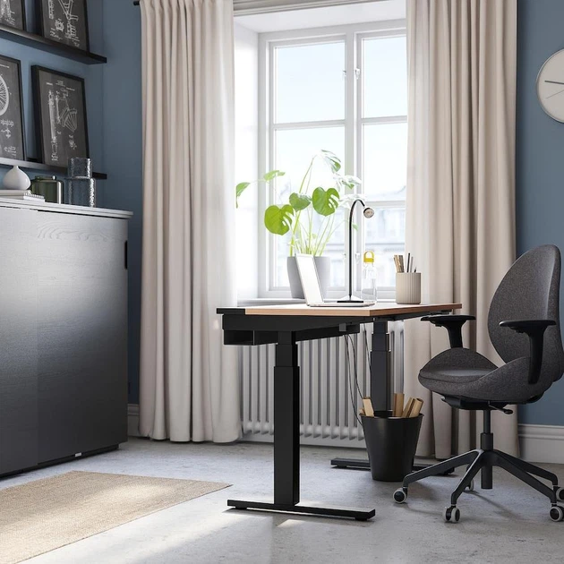 Комп'ютерний стіл з регулюванням висоти IKEA MITTZON 120х60 см дубовий шпон/чорний (495.266.09) - Фото 6 Комп'ютерний стіл з регулюванням висоти IKEA MITTZON 120х60 см дубовий шпон/чорний (495.266.09) - зображення 6