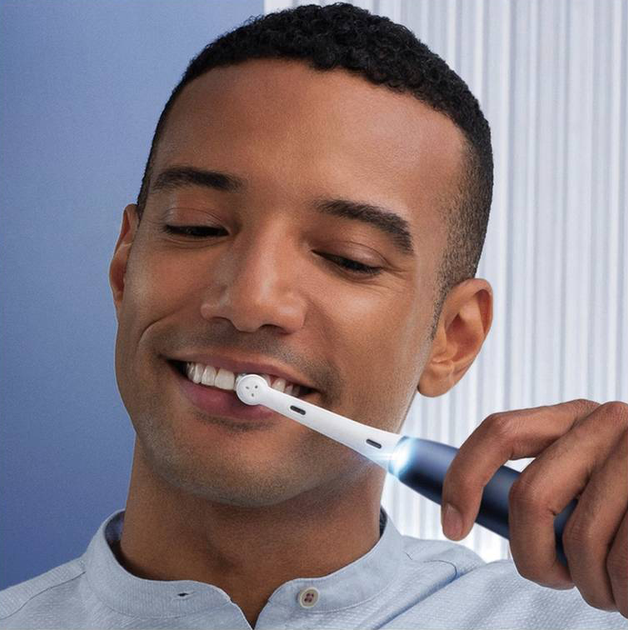 Электрическая зубная щетка Oral-B iO Series 7 Sapphire blue
