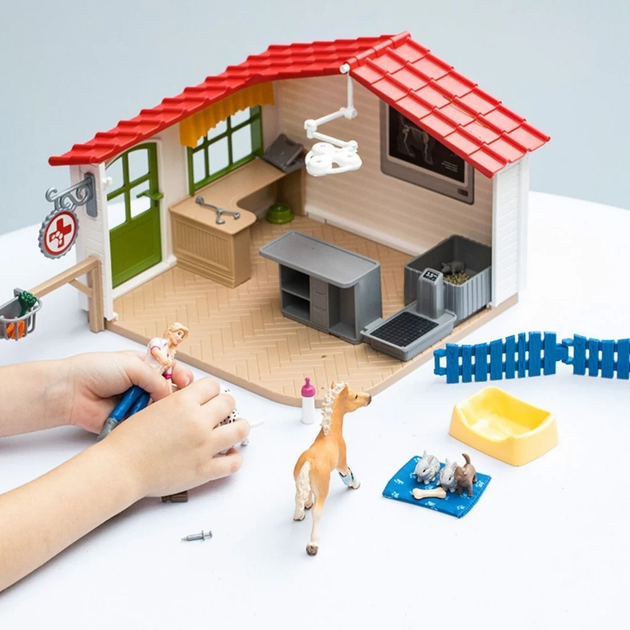 Ігровий набір Schleich FARM WORLD Ветеринарна практика з домашніми тваринами 42502 (4059433572970) - зображення 17
