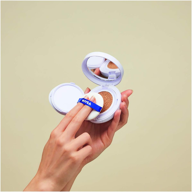 Podkład do twarzy Nivea Hyaluron Cellular Filler 3 in 1 Care Cushion w kompakcie SPF 15 02 Medium 15 g (4005900437501) - obraz 3