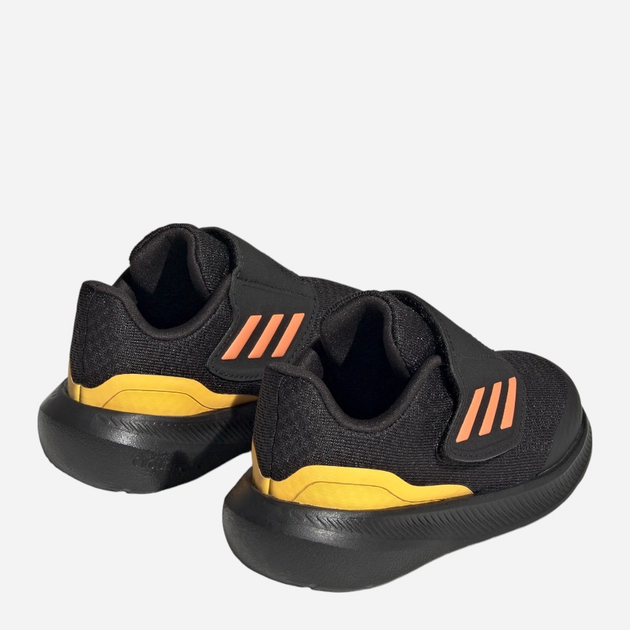Buty sportowe chłopięce na rzepy adidas Runfalcon 3.0 AC I HP5861 22 Czarne z pomarańczowym (4066749852498) - obraz 3