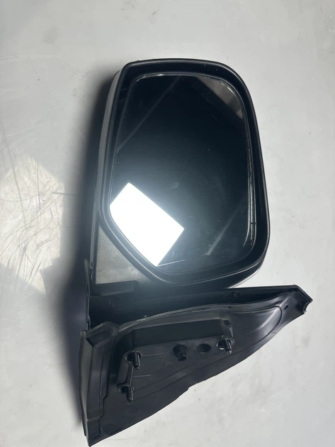 Зеркало левое механическое Mitsubishi L200 2006-2015 MN136773