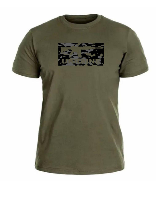 Бавовняна футболка прямого крою з принтом Автомат олива 56 - зображення 1
