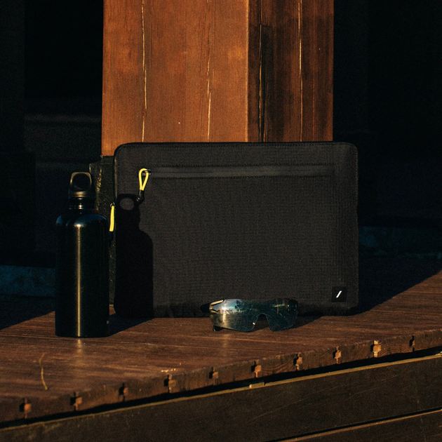 Чохол Native Union Ultralight 13" Sleeve Case Black for MacBook Air 13"/MacBook Pro 13" (STOW-UT-MBS-BLK-13) - Фото 3 Чохол Native Union Ultralight 13" Sleeve Case Black for MacBook Air 13"/MacBook Pro 13" (STOW-UT-MBS-BLK-13) - зображення 3