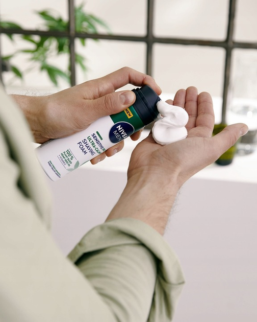Піна для гоління Nivea Men Sensitive Pro Ultra-Calming Shaving Foam з олією насіння коноплі 200 мл (5900017080598) - зображення 4