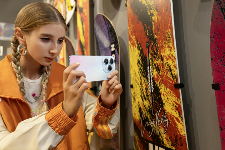 Смартфон TECNO Spark 20 PRO (KJ6) 6.78" 8/256ГБ, 2SIM, 5000мА•год, Frosty Ivory - Фото 4 Смартфон TECNO Spark 20 PRO (KJ6) 6.78" 8/256ГБ, 2SIM, 5000мА•год, Frosty Ivory - изображение 4