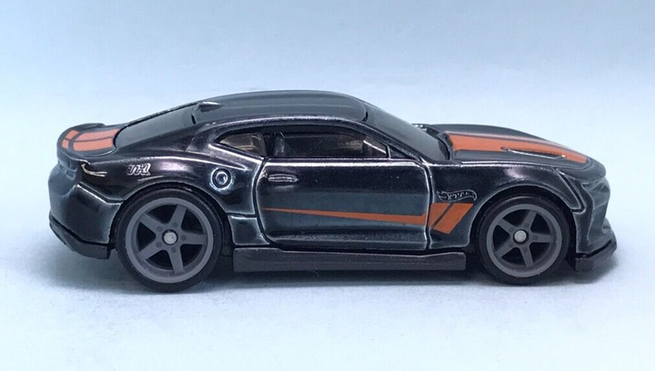 Машинка Базовая Hot Wheels '18 Camaro SS Super Treasure Hunt STH
