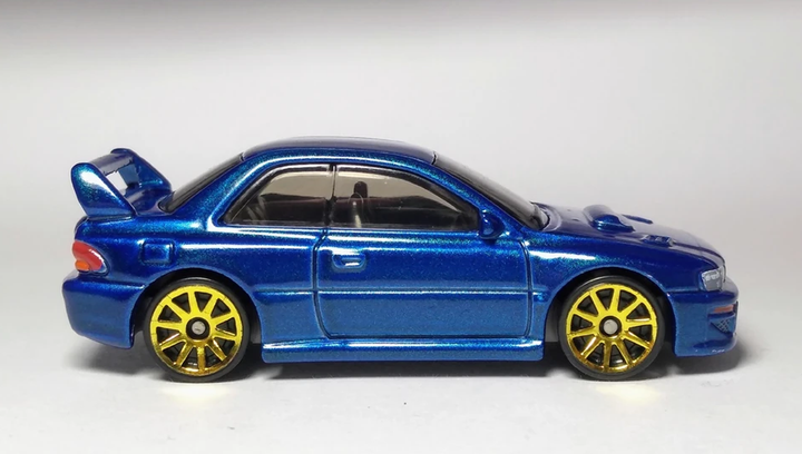 Машинка Базовая Hot Wheels '98 Subaru Impreza 22B STi-Version