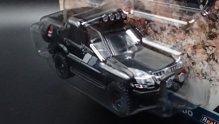 Машинка Premium Hot Wheels 2005 Toyota Land Cruiser Prado Chase