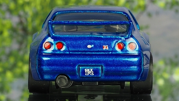Машинка Базовая Hot Wheels Nissan Skyline GT-R R33 Then and Now 1