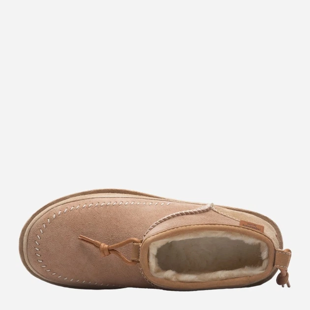 Śniegowce mukluki damskie krótkie UGG Ultra Mini Crafted Regenerate W 1152953-SAND 37-38 Beżowe (197634021102) - obraz 4