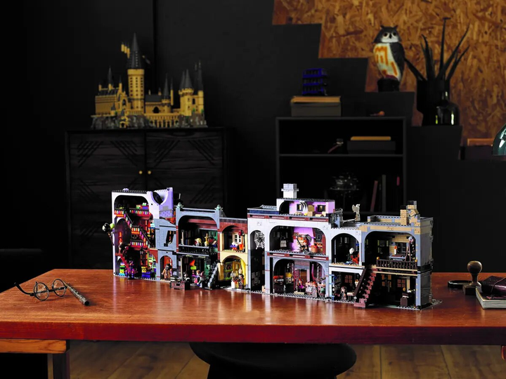 Zestaw klocków LEGO Harry Potter Ulica Pokątna 5544 elementów (75978) - obraz 15
