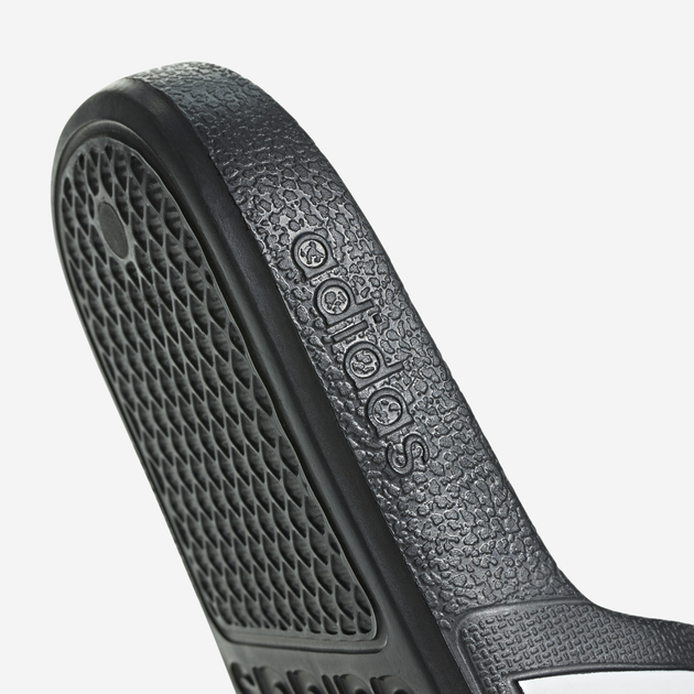 Klapki chłopięce basenowe adidas Adilette Aqua K F35556 30 Czarne (4060509826019) - obraz 8
