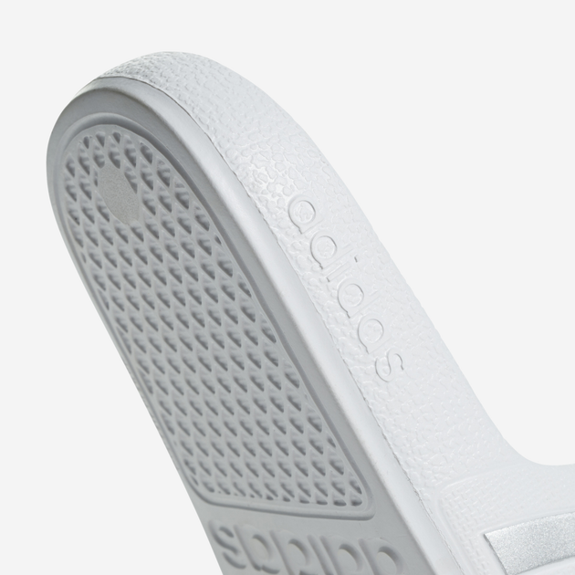 Дитячі шльопанці для дівчинки adidas Adilette Aqua K F35555 34 Білі (4059808224053) - зображення 9
